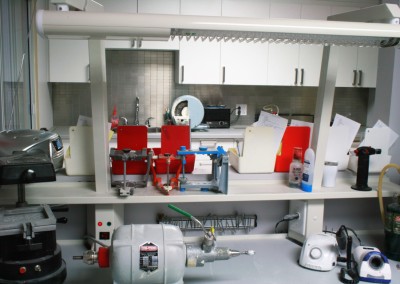 Nouveau outils de laboratoire (laboratoire sur place) Rosemère | Hogan et Messier Denturologistes Rosemère