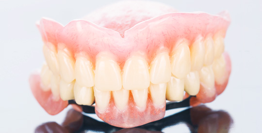 prothèse dentaire (prothèse dentaire sur implants) - Hogan et Messier denturologistes - Rosemère
